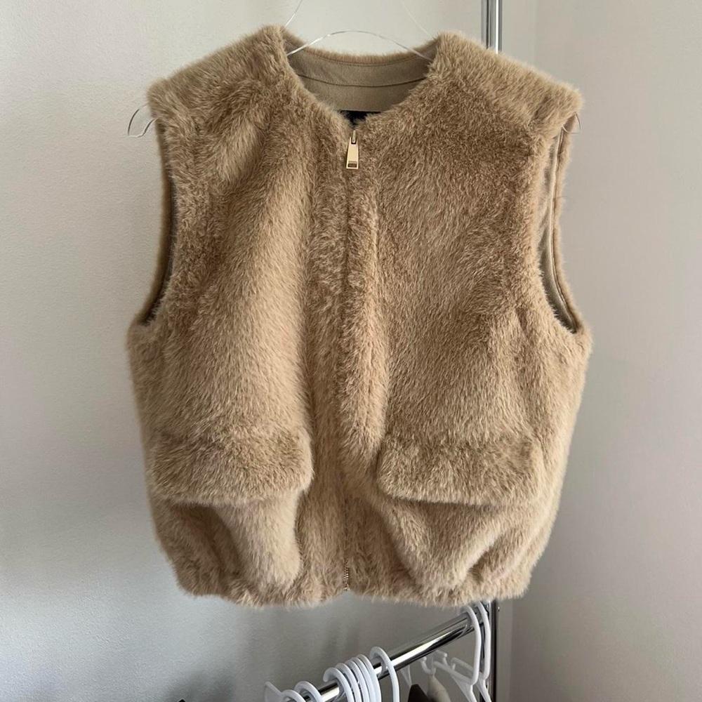 Faux Fur Zara Vest - Picture 2 of 8